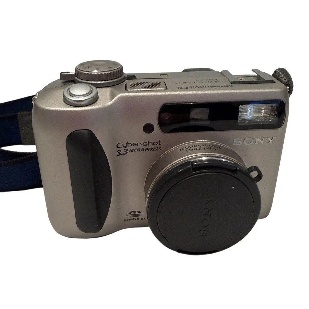 Sony Cyber Shot DSC-S75 Digital Camera Silver 3.3MP Autofocus 3x Zoom Untested